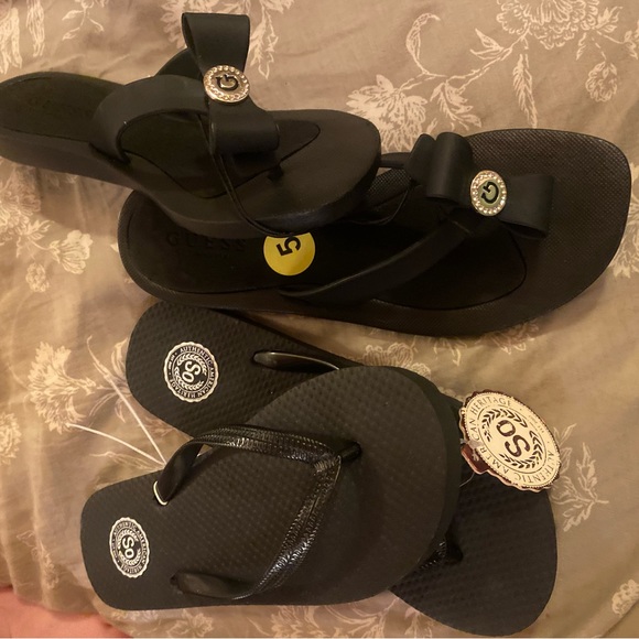 Two pairs of black sandals in size 5. Guess and SO. - Picture 5 of 8